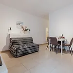 Tropea Court 5b By Homely Apartment *