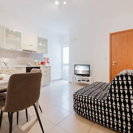 Apartment Tropea Court 5b By Homely Sliema